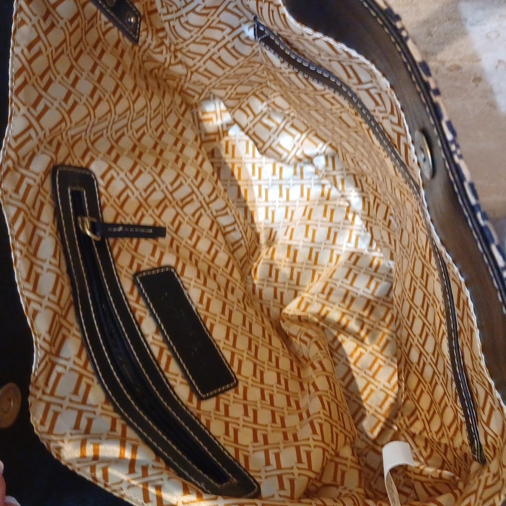Stunning Tignanello Shoulder Bag - Picture 10 of 14
